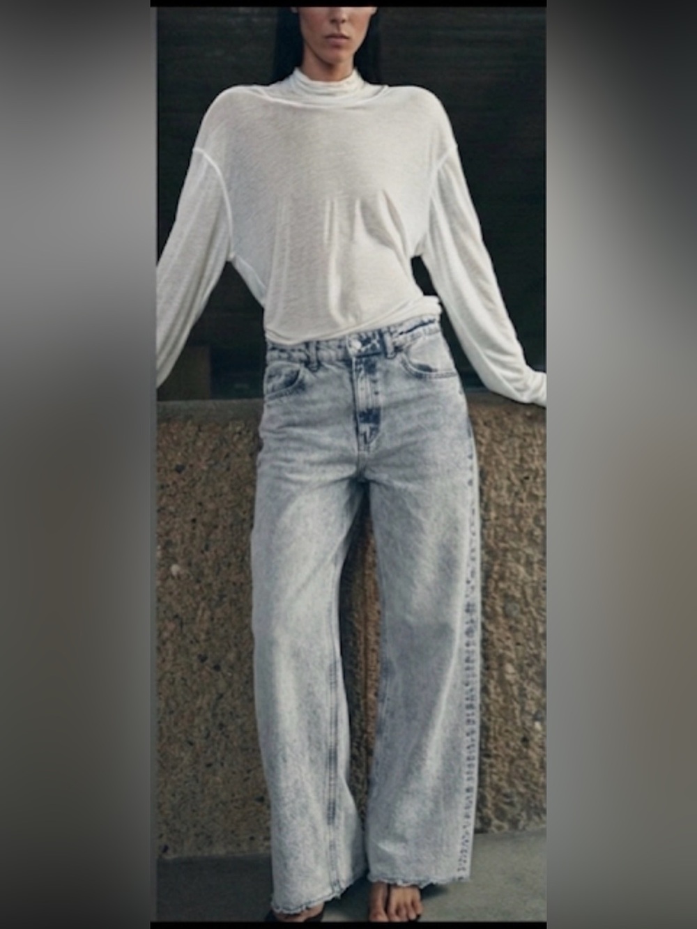 Zara High Rise Wide Leg Jeans in Stone Wash - Size 4 / 26